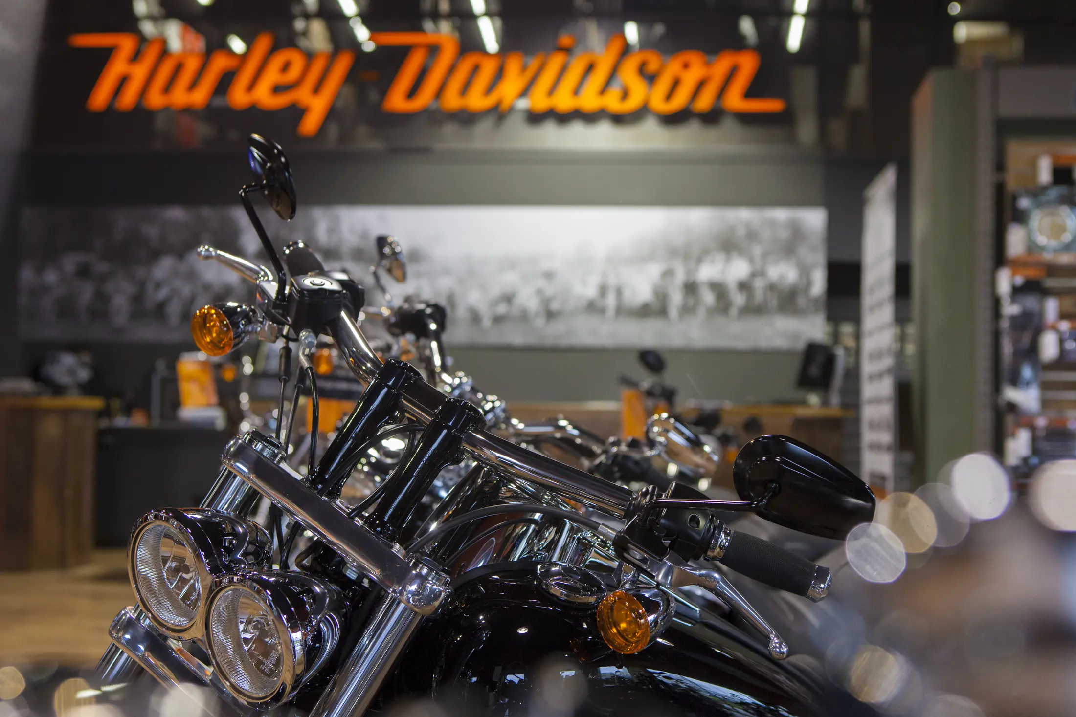 Reportage photo dans un showroom de motos