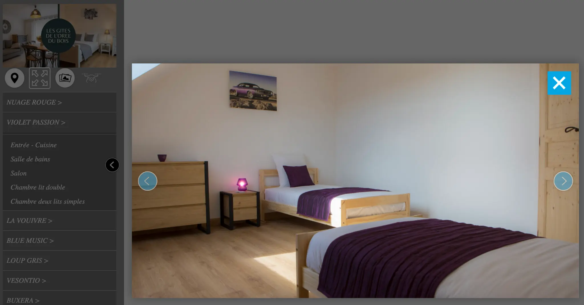 Exploration intérieure d’un gîte dans la visite virtuelle avec le menu interactif